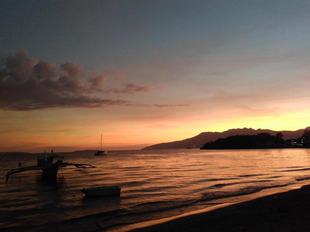 Mango'S Beachfront Resort Olongapo Εξωτερικό φωτογραφία